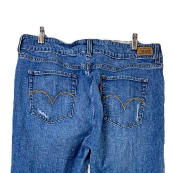 Levi’s Women’s Jeans 526 Slender Straight Leg  Mid Rise Medium Wash Size 10 - Picture 4 of 6